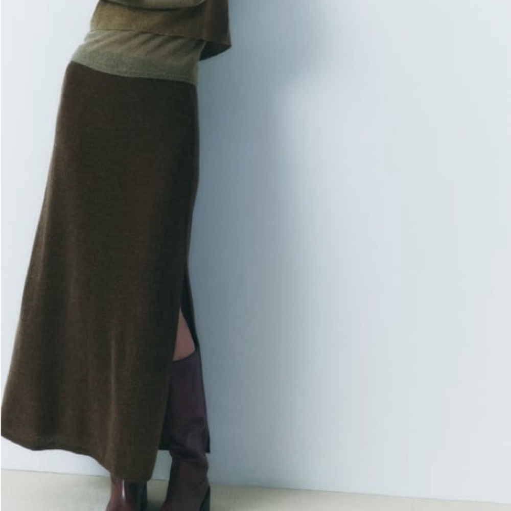 Knit midi skirt